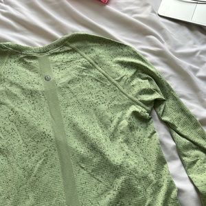 Lululemon Swiftly Tech Long-Sleeve Shirt 2.0 Race Length